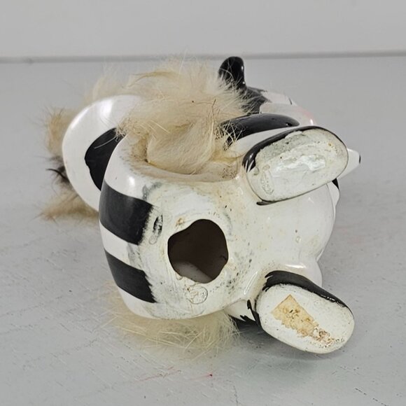 Vintage Ceramic Skunk Figurine Fur Tail Anthropomorphic KItsch *FLAW* - Picture 7 of 10
